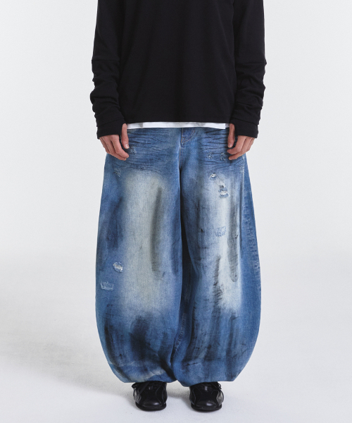 KICHUL(キチョル)の「DEEP OIL WASHED BALLOON DENIM PANTS (BLUE)(デニムパンツ・レディース・その他・X-SMALL/LARGE/SMALL/MEDIUM)」の2枚目の写真