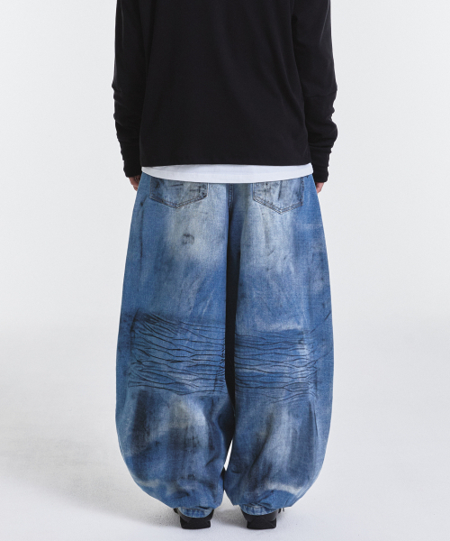 KICHUL(キチョル)の「DEEP OIL WASHED BALLOON DENIM PANTS (BLUE)(デニムパンツ・レディース・その他・X-SMALL/LARGE/SMALL/MEDIUM)」の3枚目の写真