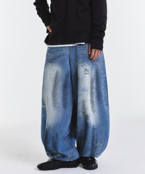 KICHUL(キチョル)の「DEEP OIL WASHED BALLOON DENIM PANTS (BLUE)(デニムパンツ・レディース・その他・X-SMALL/LARGE/SMALL/MEDIUM)」の4枚目の写真