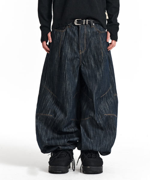 KICHUL(キチョル)の「FLOWING WAVE BALLOON DENIM PANTS (RAW INDIGO)(デニムパンツ・レディース・その他・MEDIUM/LARGE/X-SMALL/SMALL)」の1枚目の写真
