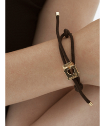 MOI STUDIO（モイ スタジオ）の「Bread Clip Charm Brown Knot Bracelet（ブレスレット）」