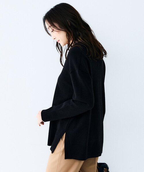 UNTITLED(アンタイトル)の「サイドスリットVネックニット(ニット/セーター・レディース・ライトグレー/ブラック・02)」の9枚目の写真