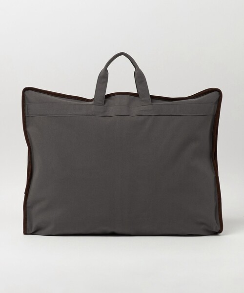 UNITED ARROWS(ユナイテッドアローズ)の「スエードライク ガーメント バッグ(スーツケース/キャリーバッグ・メンズ・ダークグレー/グレー系・FREE)」の4枚目の写真