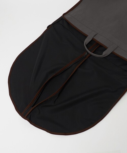 UNITED ARROWS(ユナイテッドアローズ)の「スエードライク ガーメント バッグ(スーツケース/キャリーバッグ・メンズ・ダークグレー/グレー系・FREE)」の10枚目の写真