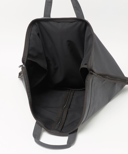 UNITED ARROWS(ユナイテッドアローズ)の「スエードライク ガーメント バッグ(スーツケース/キャリーバッグ・メンズ・ダークグレー/グレー系・FREE)」の15枚目の写真