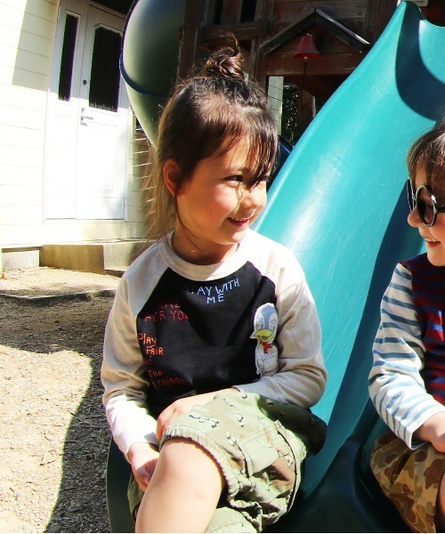 DENIM DUNGAREE（デニムダンガリー）の「STAY WITH ME Long Sleeve Tee（Tシャツ/カットソー・キッズ・ブラック・125/115/105）」の3枚目の写真