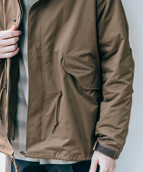 EDIFICE（エディフィス）の「M-65 ライナー ショート  モッズコート（ミリタリージャケット・メンズ・ブラウン/ブラック・MEDIUM/LARGE）」の8枚目の写真