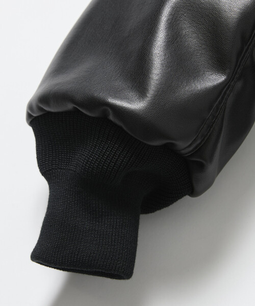 Alpha Industries（アルファインダストリーズ）の「ALPHA/アルファ 別注 LEATHERETTE MA-1（MA-1・メンズ・ブラック/ブラウン・X-LARGE/SMALL/X-SMALL/LARGE/XX-LARGE/MEDIUM）」の9枚目の写真