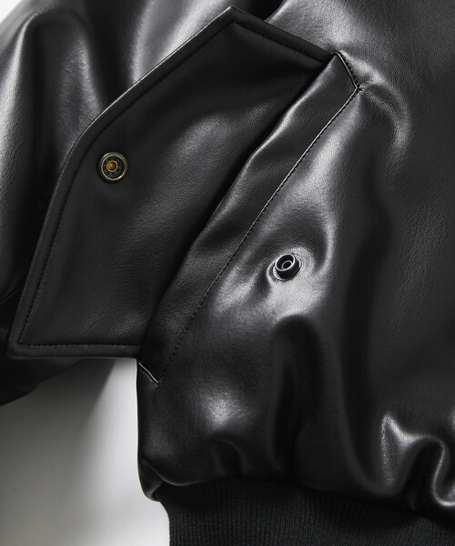 Alpha Industries（アルファインダストリーズ）の「ALPHA/アルファ 別注 LEATHERETTE MA-1（MA-1・メンズ・ブラック/ブラウン・X-LARGE/SMALL/X-SMALL/LARGE/XX-LARGE/MEDIUM）」の8枚目の写真