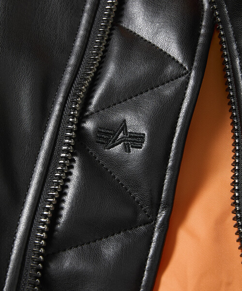 Alpha Industries（アルファインダストリーズ）の「ALPHA/アルファ 別注 LEATHERETTE MA-1（MA-1・メンズ・ブラック/ブラウン・X-LARGE/SMALL/X-SMALL/LARGE/XX-LARGE/MEDIUM）」の7枚目の写真