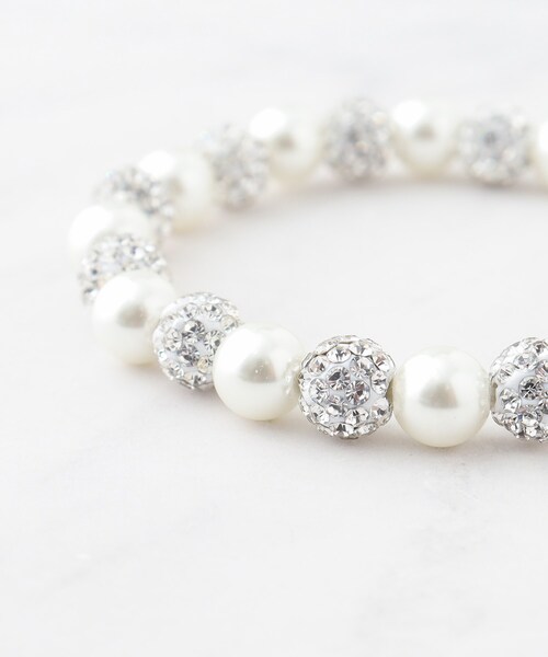 SHOO・LA・RUE(シューラルー)の「パヴェボールフェイクパールゴムブレス(ブレスレット・レディース・アイボリー・00)」の4枚目の写真