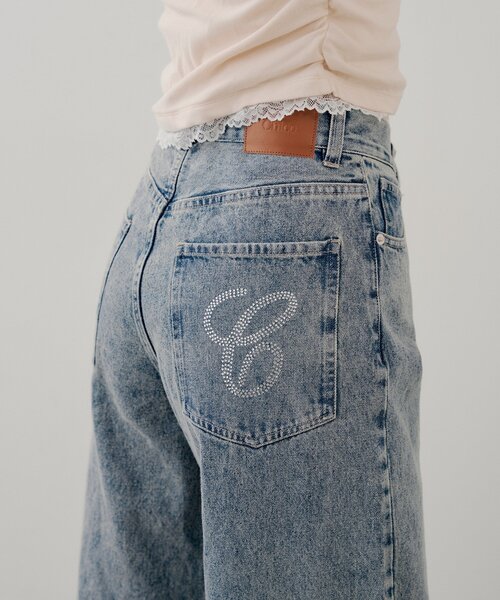 Chico（チコ）の「ラインストーンロゴワイドデニムパンツ（デニムパンツ・レディース・ブルー系その他6/ネイビー/ブルー系その他・MEDIUM/SMALL）」の2枚目の写真