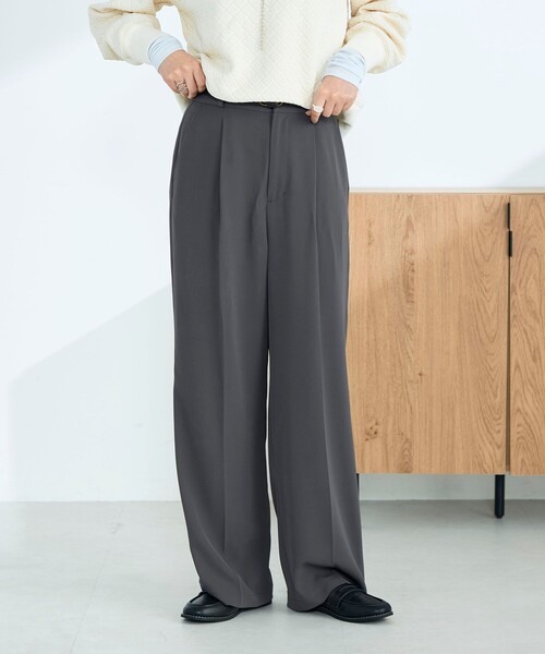 fredy emue（フレディエミュ）の「【オン・オフ対応/高身長サイズあり】とろみツイルタックスラックス（スラックス・レディース・アイボリー/ブラック/チャコールグレー/ブラウン・39/38/36）」の3枚目の写真