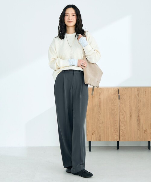 fredy emue（フレディエミュ）の「【オン・オフ対応/高身長サイズあり】とろみツイルタックスラックス（スラックス・レディース・アイボリー/ブラック/チャコールグレー/ブラウン・39/38/36）」の22枚目の写真