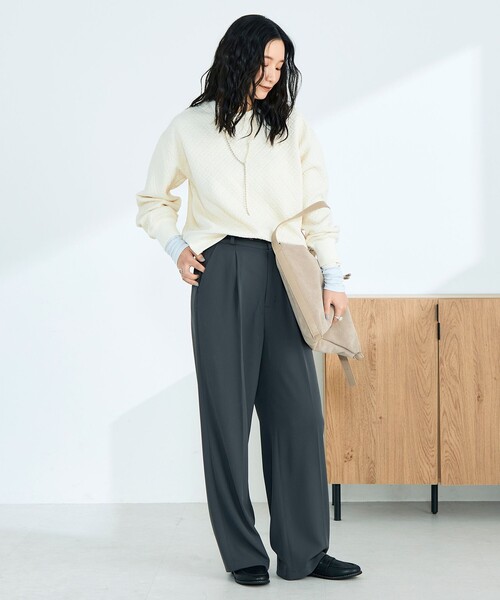 fredy emue（フレディエミュ）の「【オン・オフ対応/高身長サイズあり】とろみツイルタックスラックス（スラックス・レディース・アイボリー/ブラック/チャコールグレー/ブラウン・39/38/36）」の16枚目の写真