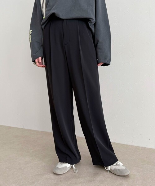 fredy emue（フレディエミュ）の「【オン・オフ対応/高身長サイズあり】とろみツイルタックスラックス（スラックス・レディース・アイボリー/ブラック/チャコールグレー/ブラウン・39/38/36）」の19枚目の写真