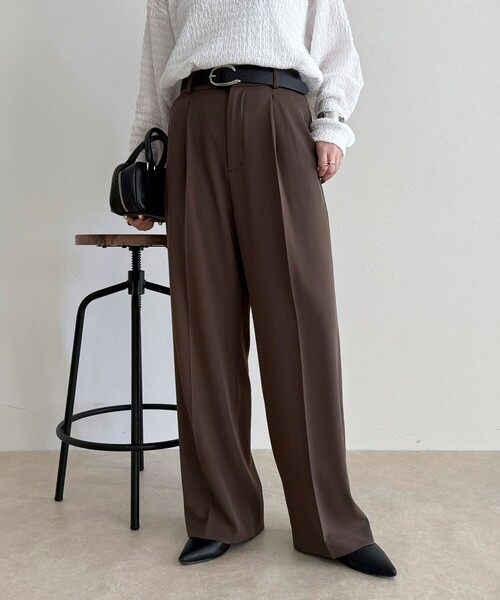 fredy emue（フレディエミュ）の「【オン・オフ対応/高身長サイズあり】とろみツイルタックスラックス（スラックス・レディース・アイボリー/ブラック/チャコールグレー/ブラウン・39/38/36）」の9枚目の写真