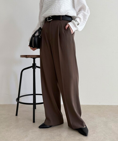 fredy emue（フレディエミュ）の「【オン・オフ対応/高身長サイズあり】とろみツイルタックスラックス（スラックス・レディース・アイボリー/ブラック/チャコールグレー/ブラウン・39/38/36）」の20枚目の写真