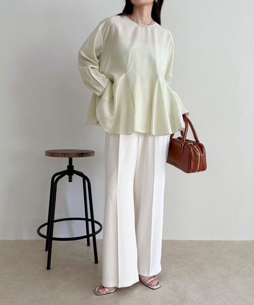 fredy emue（フレディエミュ）の「【オン・オフ対応/高身長サイズあり】とろみツイルタックスラックス（スラックス・レディース・アイボリー/ブラック/チャコールグレー/ブラウン・39/38/36）」の21枚目の写真