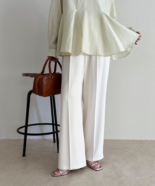 fredy emue（フレディエミュ）の「【オン・オフ対応/高身長サイズあり】とろみツイルタックスラックス（スラックス・レディース・アイボリー/ブラック/チャコールグレー/ブラウン・39/38/36）」の15枚目の写真