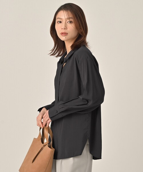 UNTITLED（アンタイトル）の「リラックスボウタイブラウス（シャツ/ブラウス・レディース・ライトブルー/チャコールグレー/オフホワイト・44/02/50/48/04/00）」の10枚目の写真