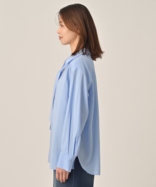 UNTITLED（アンタイトル）の「リラックスボウタイブラウス（シャツ/ブラウス・レディース・ライトブルー/チャコールグレー/オフホワイト・44/02/50/48/04/00）」の19枚目の写真
