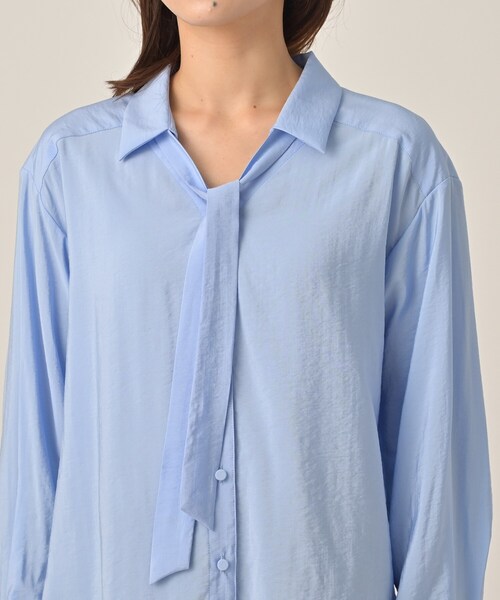 UNTITLED（アンタイトル）の「リラックスボウタイブラウス（シャツ/ブラウス・レディース・ライトブルー/チャコールグレー/オフホワイト・44/02/50/48/04/00）」の21枚目の写真