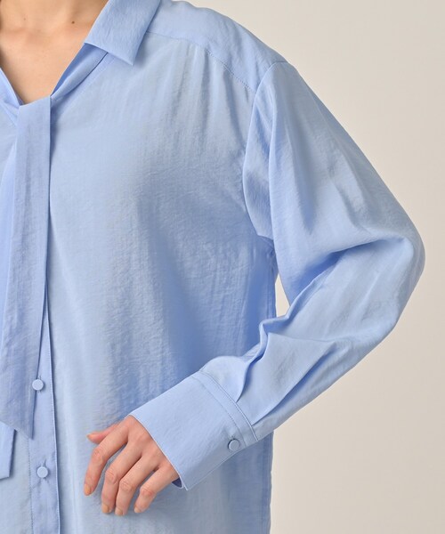 UNTITLED（アンタイトル）の「リラックスボウタイブラウス（シャツ/ブラウス・レディース・ライトブルー/チャコールグレー/オフホワイト・44/02/50/48/04/00）」の22枚目の写真