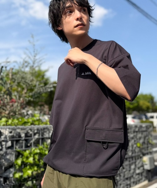 Java(ジャバ)の「【接触冷感・吸水速乾機能付き】《JaVaジャバコラボ》便利なBIGポケット&裾ドローコード付き!高機能マイクロメッシュTシャツ(Tシャツ/カットソー・メンズ・ベージュ/ブラック/グレー・LARGE/MEDIUM/SMALL)」の15枚目の写真