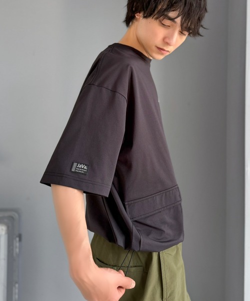 Java(ジャバ)の「【接触冷感・吸水速乾機能付き】《JaVaジャバコラボ》便利なBIGポケット&裾ドローコード付き!高機能マイクロメッシュTシャツ(Tシャツ/カットソー・メンズ・ベージュ/ブラック/グレー・LARGE/MEDIUM/SMALL)」の8枚目の写真