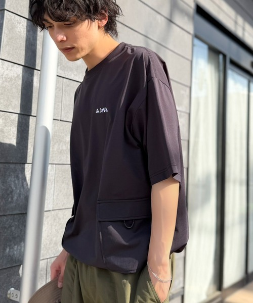 Java(ジャバ)の「【接触冷感・吸水速乾機能付き】《JaVaジャバコラボ》便利なBIGポケット&裾ドローコード付き!高機能マイクロメッシュTシャツ(Tシャツ/カットソー・メンズ・ベージュ/ブラック/グレー・LARGE/MEDIUM/SMALL)」の4枚目の写真