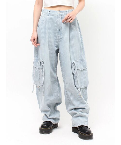 jouetie（ジュエティ）の「ルーズポケットリボンデニム【セットアップ対応】（デニムパンツ・レディース・ブルー/ブラック/インディゴブルー・MEDIUM）」の3枚目の写真