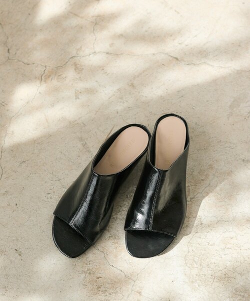 RIVE DROITE（リヴドロワ）の「予約【鮮度抜群】エナメルミュール（その他シューズ・レディース・アイボリー/ブラック・LARGE/MEDIUM/SMALL）」の4枚目の写真