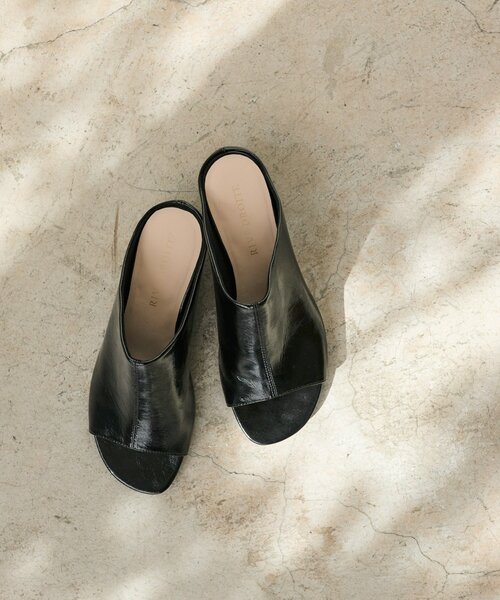 RIVE DROITE（リヴドロワ）の「予約【鮮度抜群】エナメルミュール（その他シューズ・レディース・アイボリー/ブラック・LARGE/MEDIUM/SMALL）」の5枚目の写真