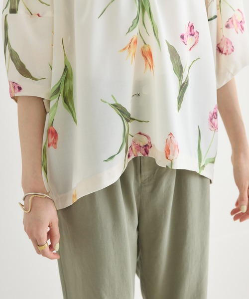 KATHARINE ROSS（キャサリンロス）の「【KATHARINE ROSS】チューリッププリントブラウス（シャツ/ブラウス・レディース・ネイビー/アイボリー・FREE）」の3枚目の写真