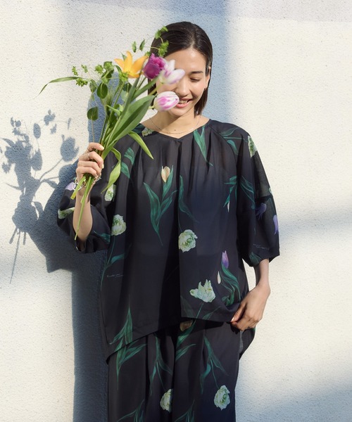 KATHARINE ROSS（キャサリンロス）の「【KATHARINE ROSS】チューリッププリントブラウス（シャツ/ブラウス・レディース・ネイビー/アイボリー・FREE）」の11枚目の写真