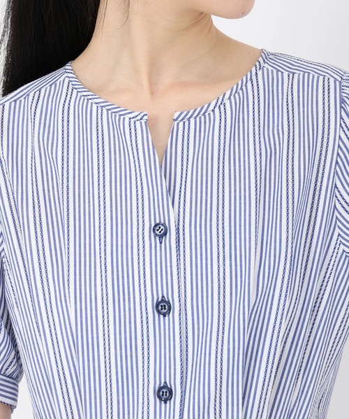 STRAWBERRY-FIELDS（ストロベリーフィールズ）の「【元宝塚トップ娘役 舞空瞳さん着用】キャンディストライプ_ストライプノーカラーフィット＆フレアーワンピース（ワンピース・レディース・ブルー/ブラック・1/2）」の6枚目の写真