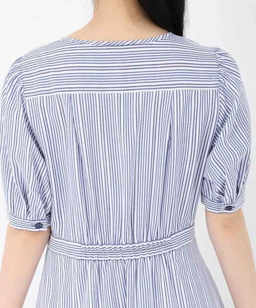 STRAWBERRY-FIELDS（ストロベリーフィールズ）の「【元宝塚トップ娘役 舞空瞳さん着用】キャンディストライプ_ストライプノーカラーフィット＆フレアーワンピース（ワンピース・レディース・ブルー/ブラック・1/2）」の7枚目の写真