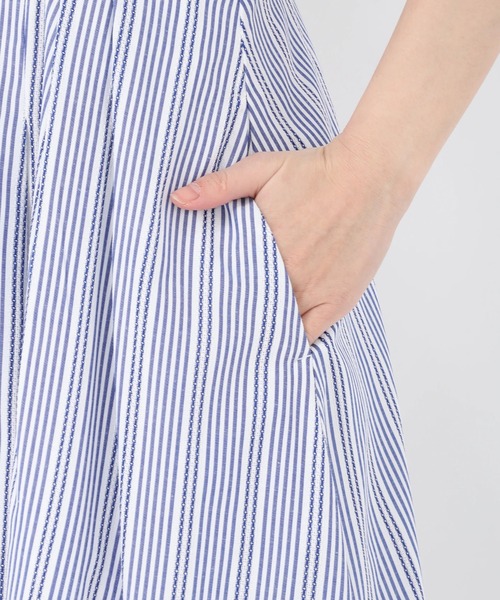 STRAWBERRY-FIELDS（ストロベリーフィールズ）の「【元宝塚トップ娘役 舞空瞳さん着用】キャンディストライプ_ストライプノーカラーフィット＆フレアーワンピース（ワンピース・レディース・ブルー/ブラック・1/2）」の10枚目の写真