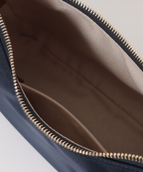 COLE HAAN(コールハーン)の「ジョディー ナイロン ショルダー バッグ womens(ショルダーバッグ・レディース・ネイビー・OSFA)」の7枚目の写真