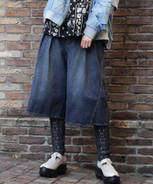 H.A.K（ハク）の「ドレープデニムガウチョパンツ（デニムパンツ・レディース・ネイビー/ブルー・1/2）」の2枚目の写真