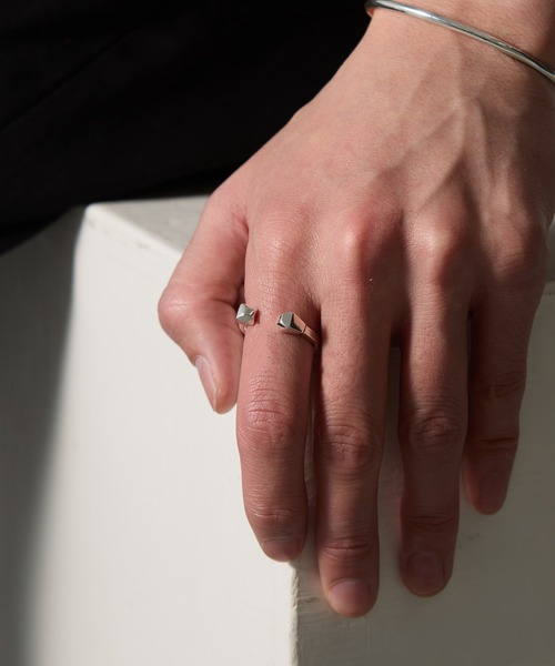 MAISON CLUB(メゾンクラブ)の「【MAISON CLUB】Square Cut Open Ring(リング・メンズ・シルバー・ 19/17/15 )」の4枚目の写真