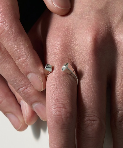 MAISON CLUB(メゾンクラブ)の「【MAISON CLUB】Square Cut Open Ring(リング・メンズ・シルバー・ 19/17/15 )」の5枚目の写真