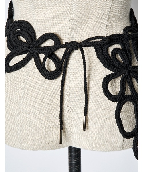 RUMCHE(ラムシェ)の「Flower Bond Yarn Belt / フラワーボンドヤーンベルト(ベルト・レディース・ブラック/ベージュ・FREE)」の5枚目の写真