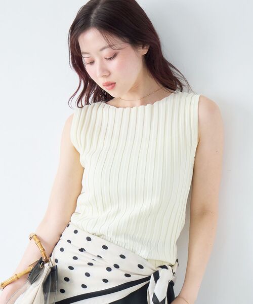 le.coeur blanc（ルクールブラン）の「ボートネックノースリリブニット（ニット/セーター・レディース・ブラウン/オフホワイト/オレンジ/ブラック/グレイッシュベージュ・38）」の2枚目の写真