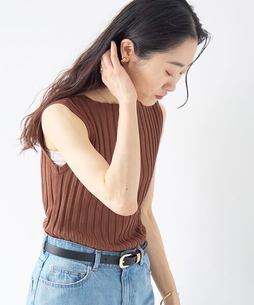 le.coeur blanc(ルクールブラン)の「ボートネックノースリリブニット(ニット/セーター・レディース・ブラウン/オフホワイト/オレンジ/ブラック/グレイッシュベージュ・38)」の9枚目の写真