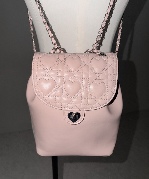 me+em select(ミームセレクト)の「ハートキルティングチェーンミニリュック / heart quilted chain mini backpack ※※(ショルダーバッグ・レディース・ブラック/アイボリー/ピンク・FREE)」の3枚目の写真