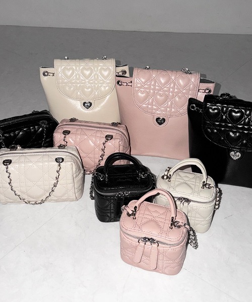 me+em select(ミームセレクト)の「ハートキルティングチェーンミニリュック / heart quilted chain mini backpack ※※(ショルダーバッグ・レディース・ブラック/アイボリー/ピンク・FREE)」の5枚目の写真