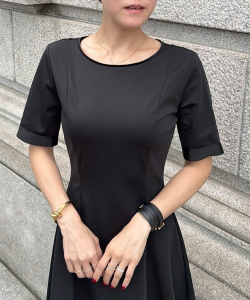 JENNE(ジェンヌ)の「袖グログランカットソーワンピース(ワンピース・レディース・ブラック/ネイビー・MEDIUM/SMALL/LARGE)」の6枚目の写真