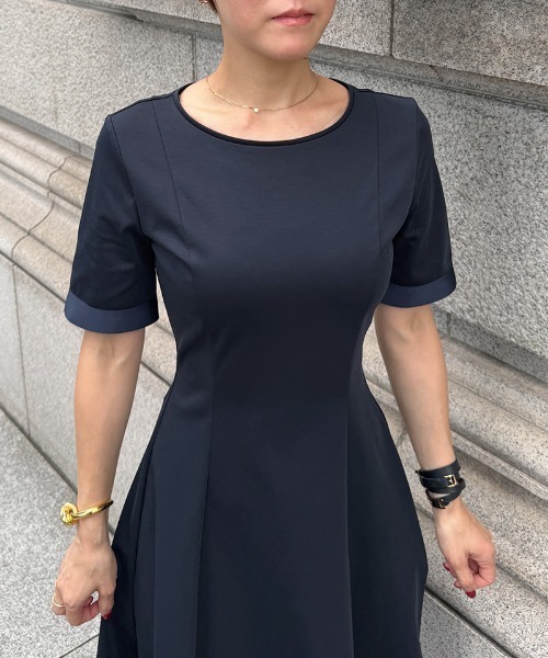 JENNE(ジェンヌ)の「袖グログランカットソーワンピース(ワンピース・レディース・ブラック/ネイビー・MEDIUM/SMALL/LARGE)」の16枚目の写真